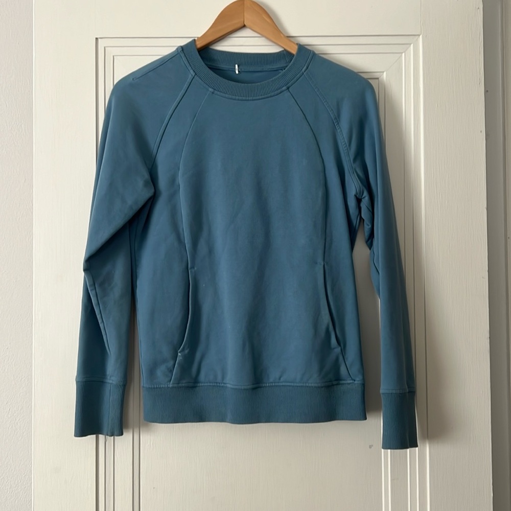 Lululemon fitted crew neck sweatshirt